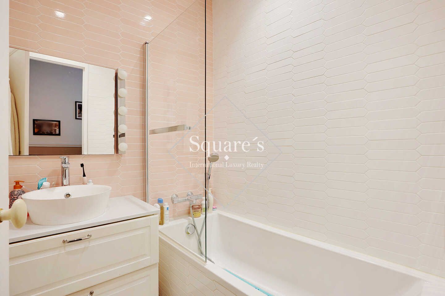 apartment 4 Rooms for sale on Neuilly-sur-Seine (92200)