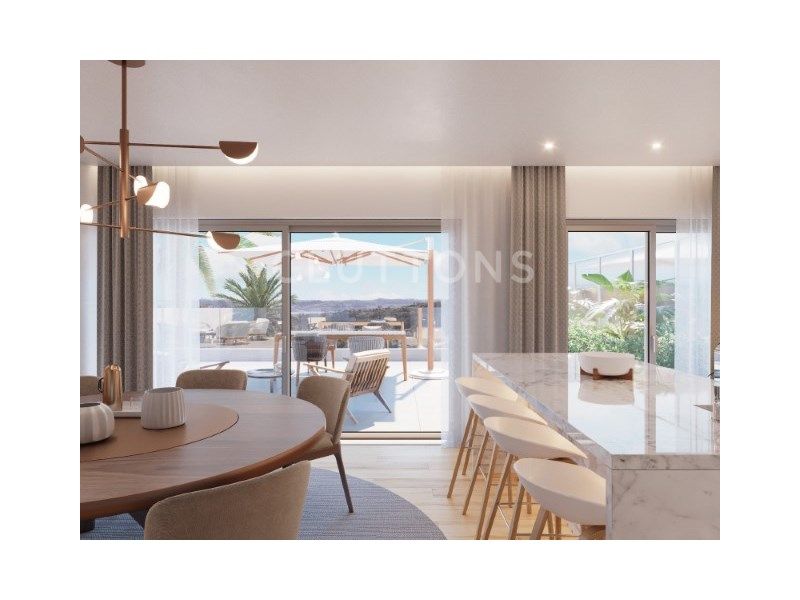 apartment 5 Rooms for sale on Lisboa (1070)