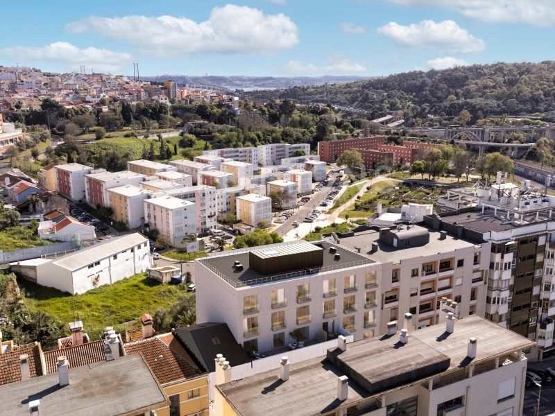 apartment 7 Rooms for sale on Lisboa (1070)