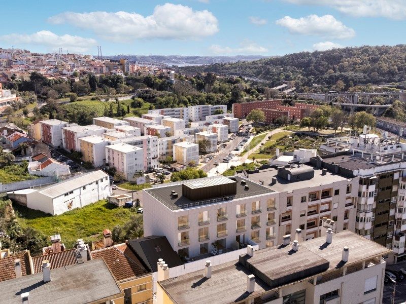 apartment 7 Rooms for sale on Lisboa (1070)