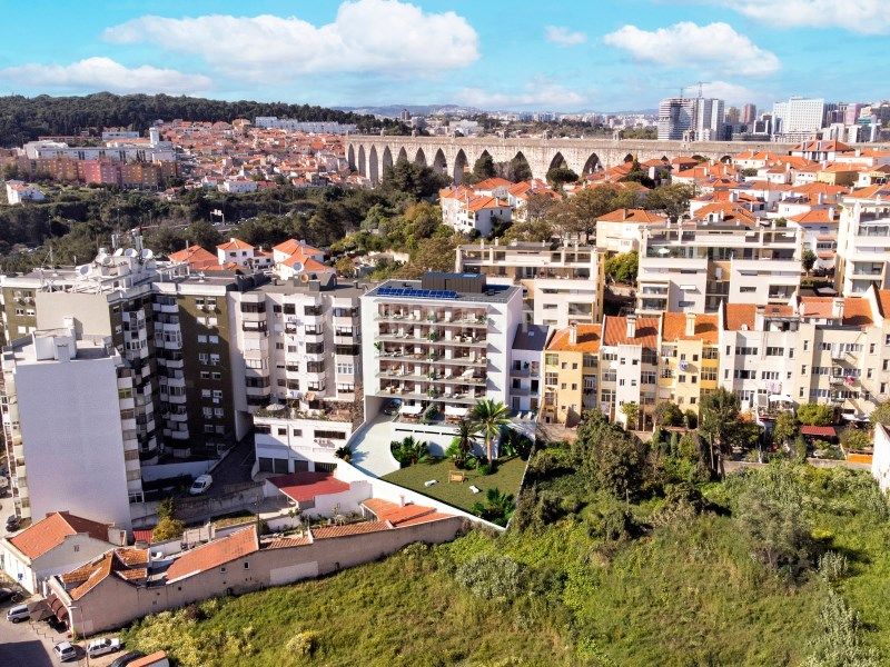 apartment 7 Rooms for sale on Lisboa (1070)