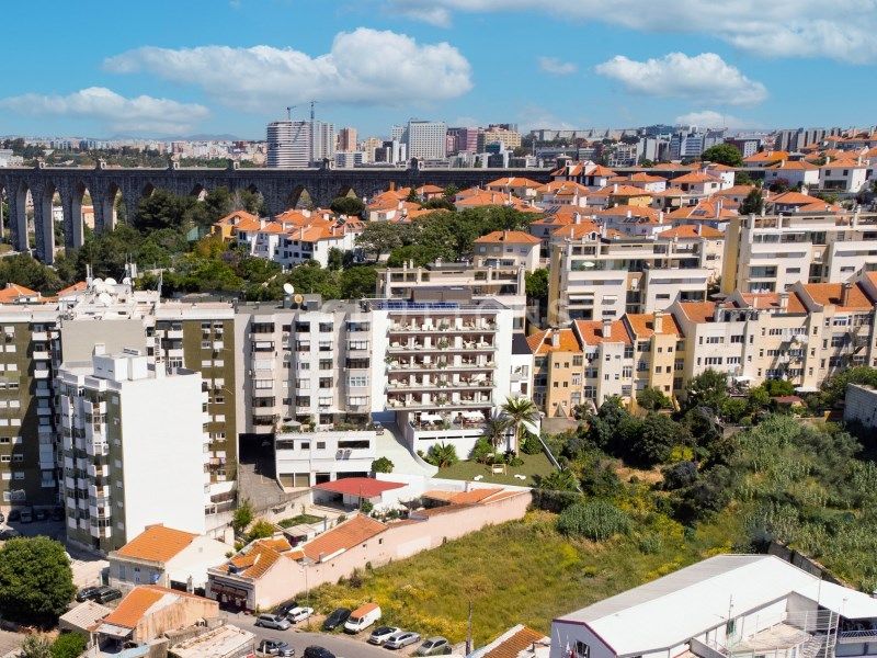 apartment 7 Rooms for sale on Lisboa (1070)