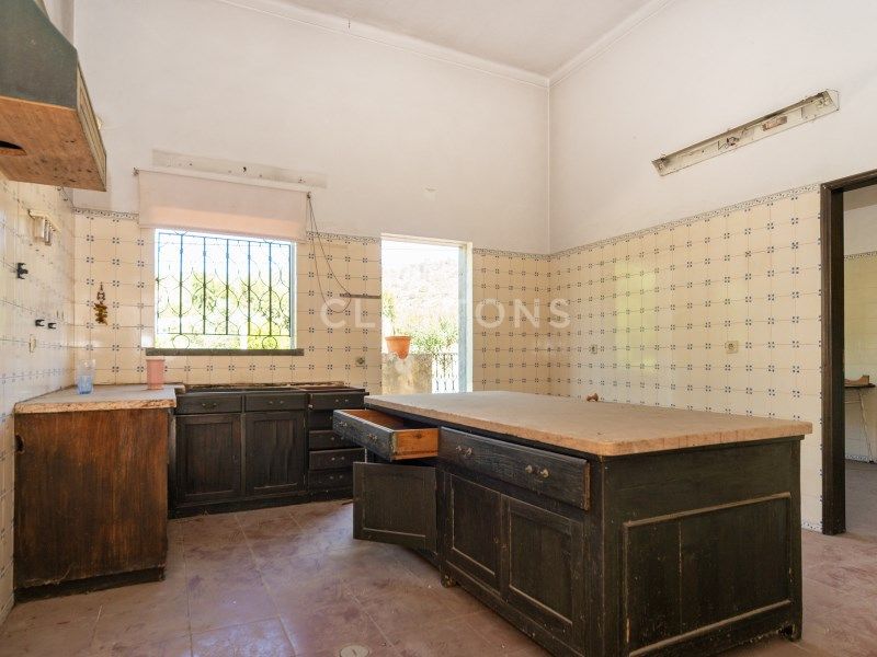 farmhouse 21 Rooms for sale on Setúbal (2900)