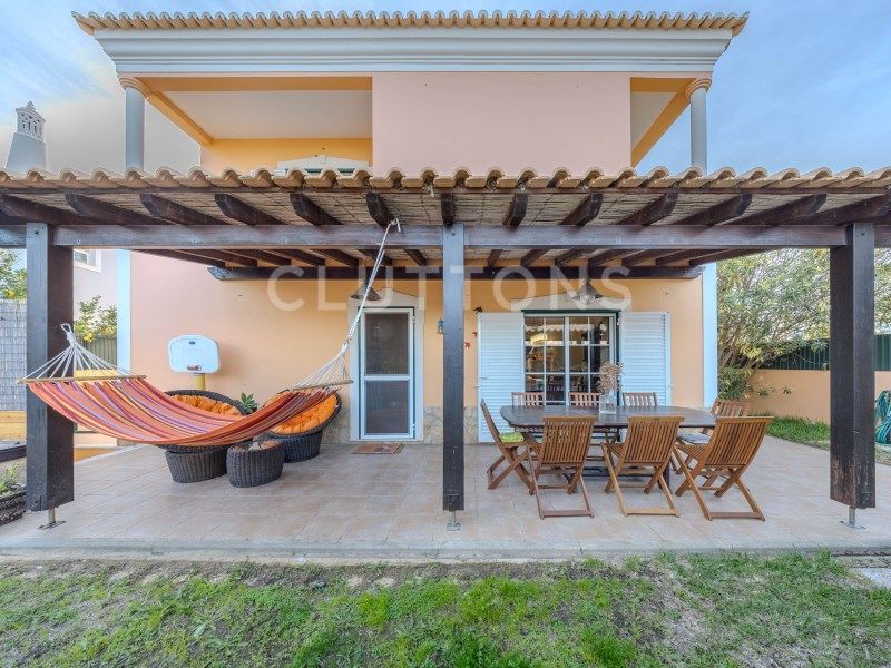house 9 Rooms for sale on Faro (8005)