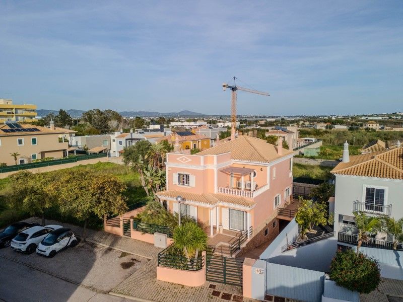 house 9 Rooms for sale on Faro (8005) Sale House Faro 9 Rooms