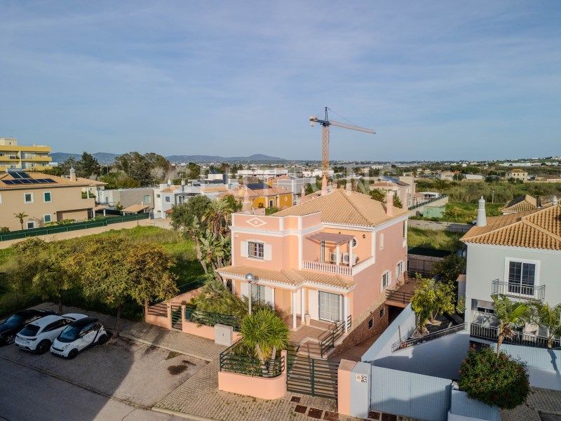 house 9 Rooms for sale on Faro (8005)