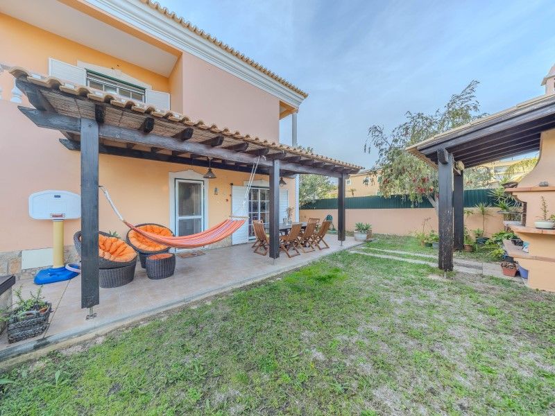 house 9 Rooms for sale on Faro (8005)