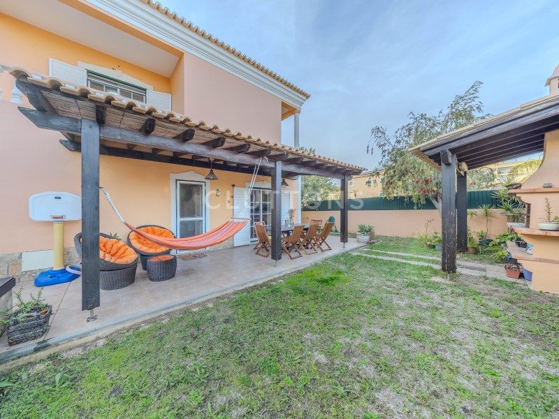 house 9 Rooms for sale on Faro (8005)