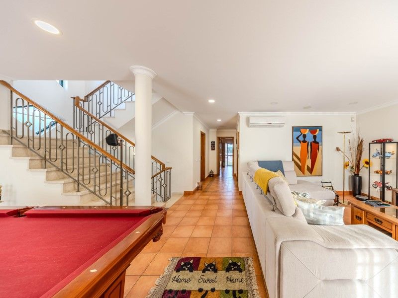 house 9 Rooms for sale on Faro (8005)