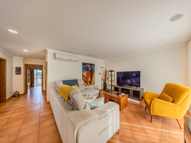 house 9 Rooms for sale on Faro (8005)