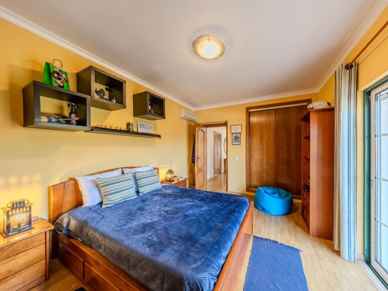 house 9 Rooms for sale on Faro (8005)