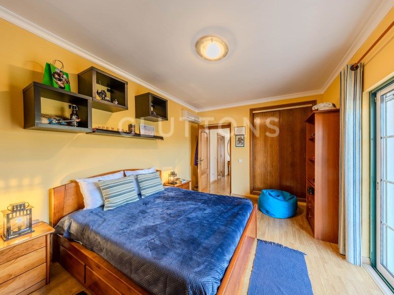 house 9 Rooms for sale on Faro (8005)