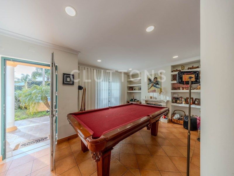 house 9 Rooms for sale on Faro (8005)