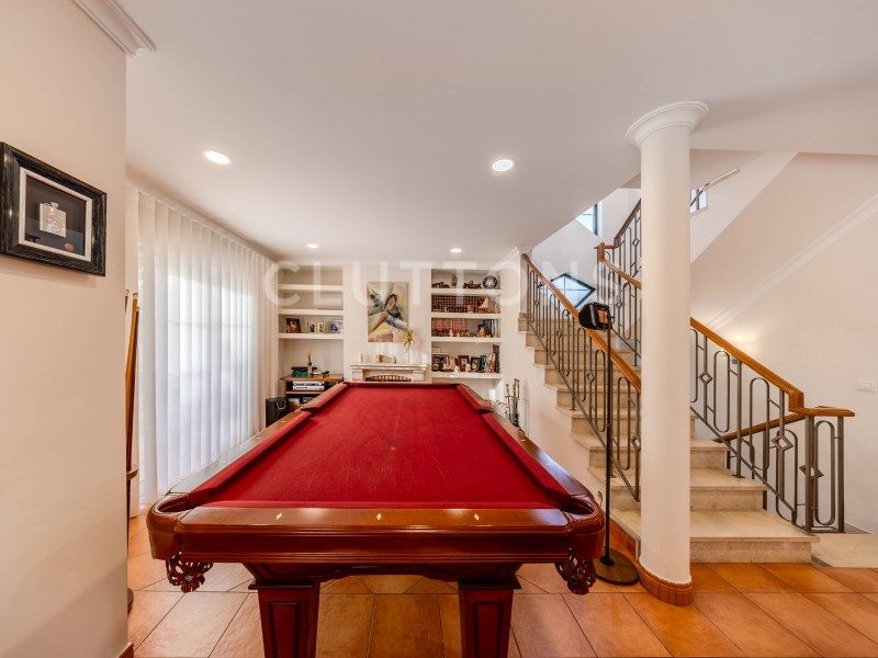 house 9 Rooms for sale on Faro (8005)