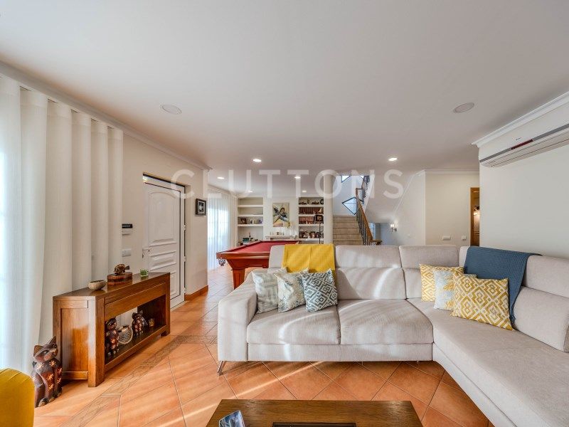 house 9 Rooms for sale on Faro (8005)