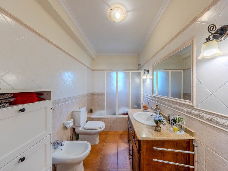 house 9 Rooms for sale on Faro (8005)