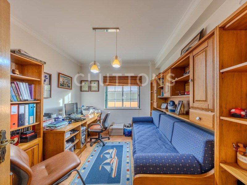 house 9 Rooms for sale on Faro (8005)