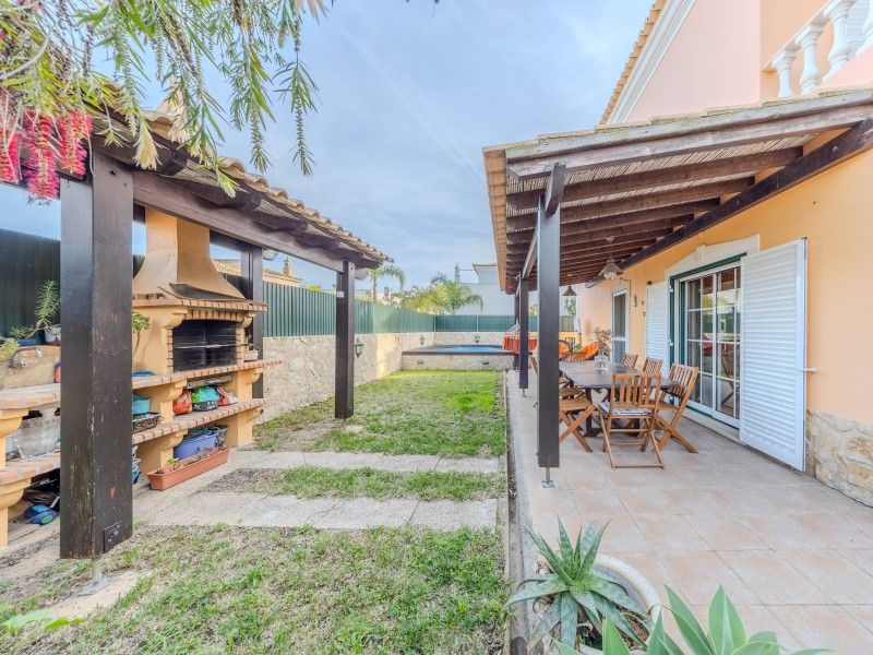 house 9 Rooms for sale on Faro (8005)