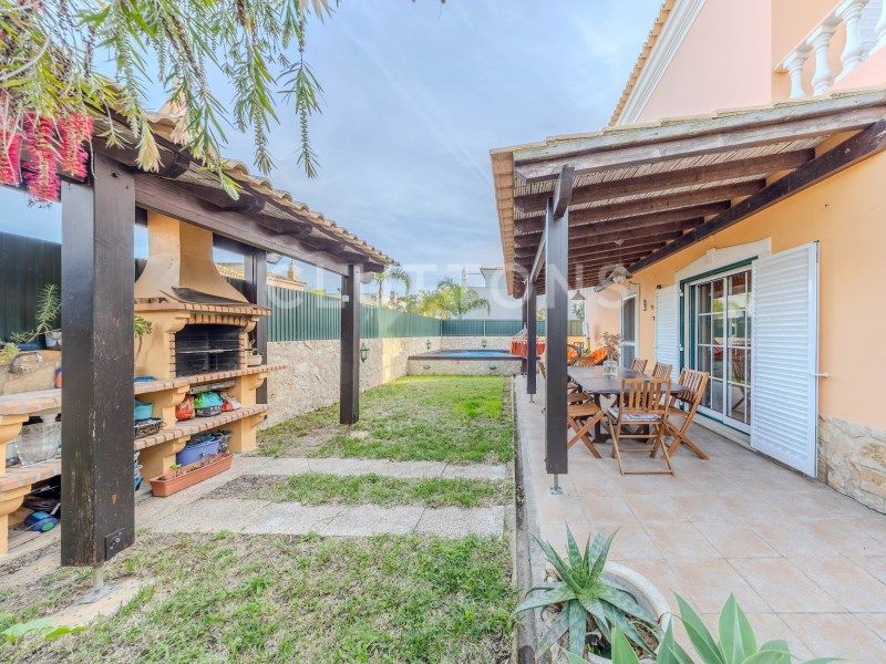 house 9 Rooms for sale on Faro (8005)