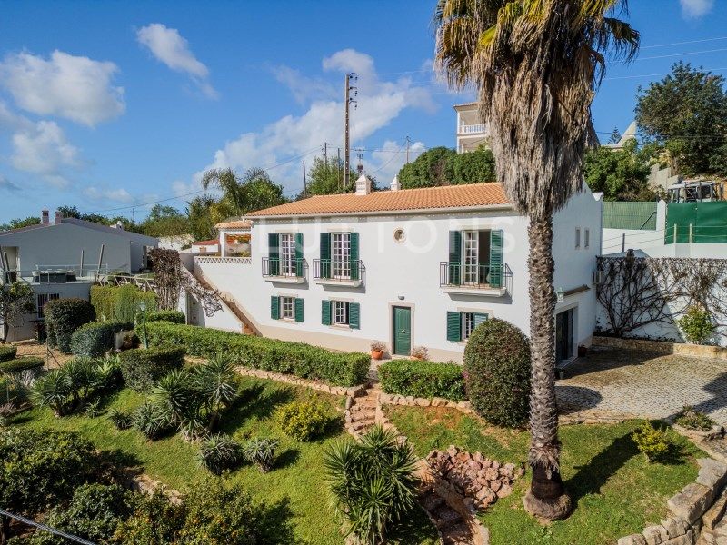 house 8 Rooms for sale on Loulé (8100)