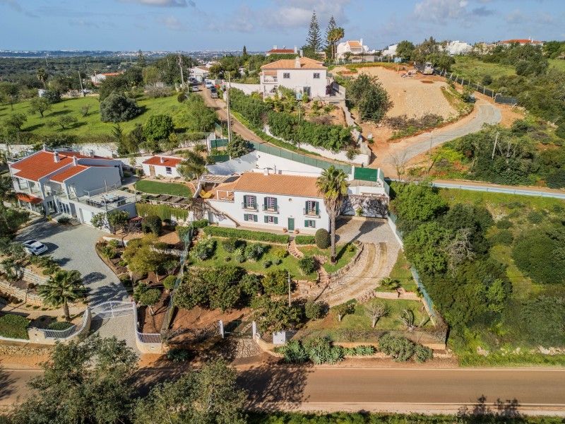 house 8 Rooms for sale on Loulé (8100)