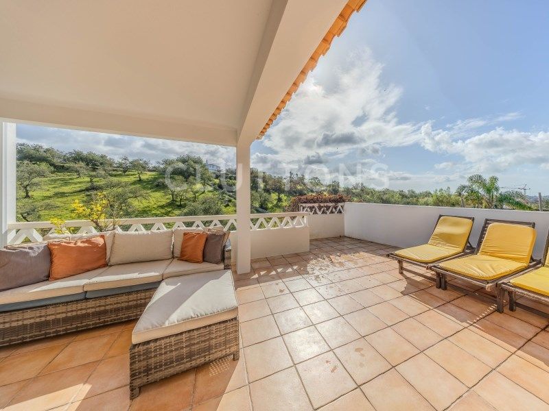 house 8 Rooms for sale on Loulé (8100)