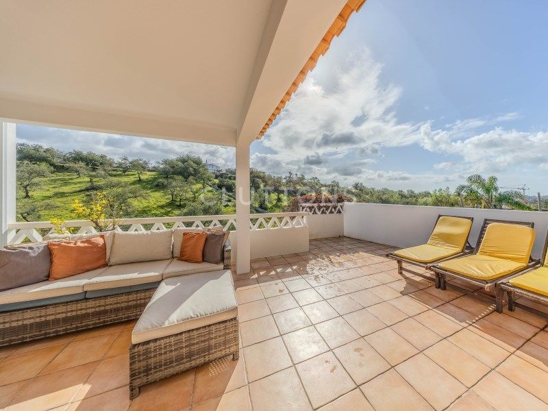 house 8 Rooms for sale on Loulé (8100)