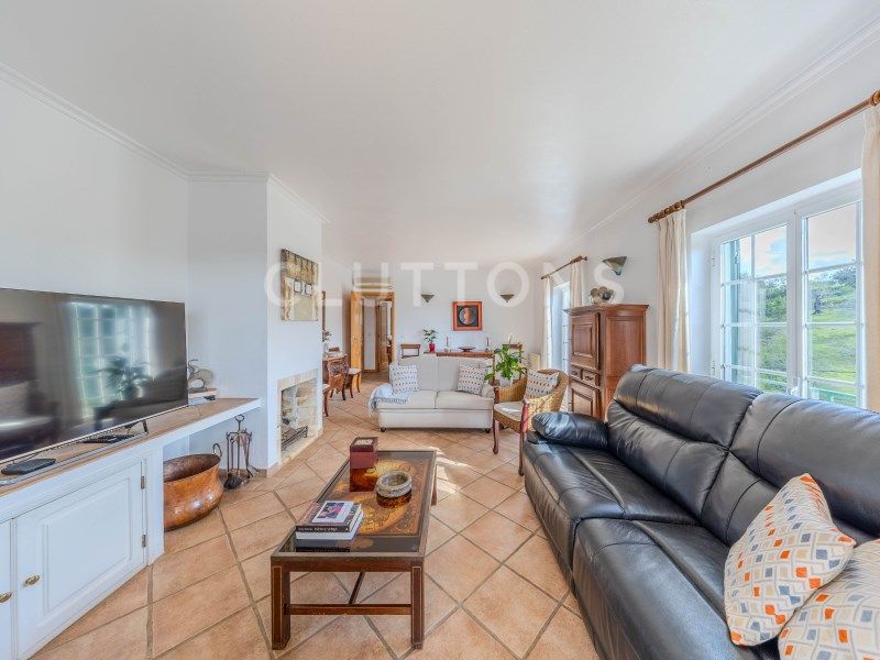 house 8 Rooms for sale on Loulé (8100)