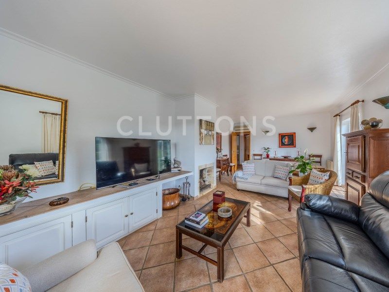 house 8 Rooms for sale on Loulé (8100)