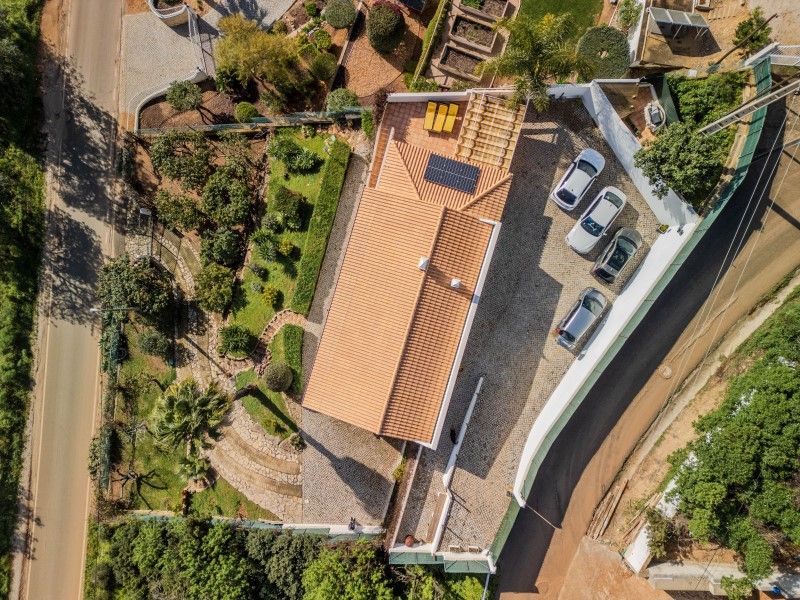 house 8 Rooms for sale on Loulé (8100)