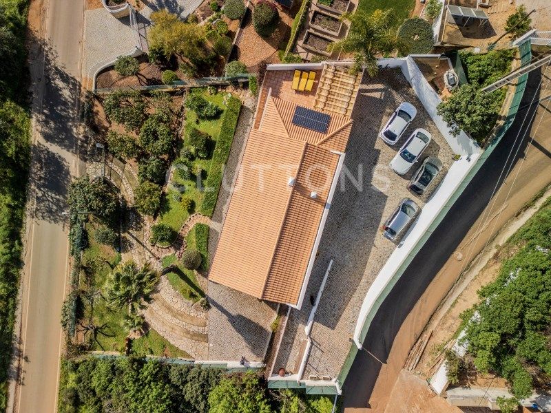 house 8 Rooms for sale on Loulé (8100)