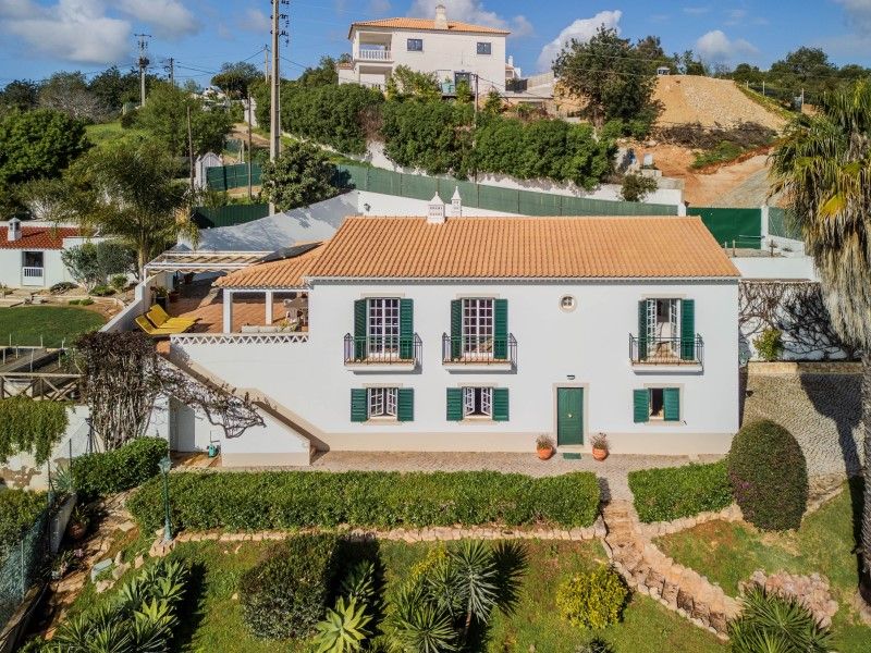 house 8 Rooms for sale on Loulé (8100)