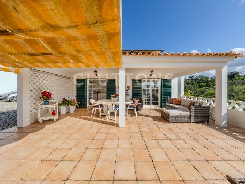 house 8 Rooms for sale on Loulé (8100)