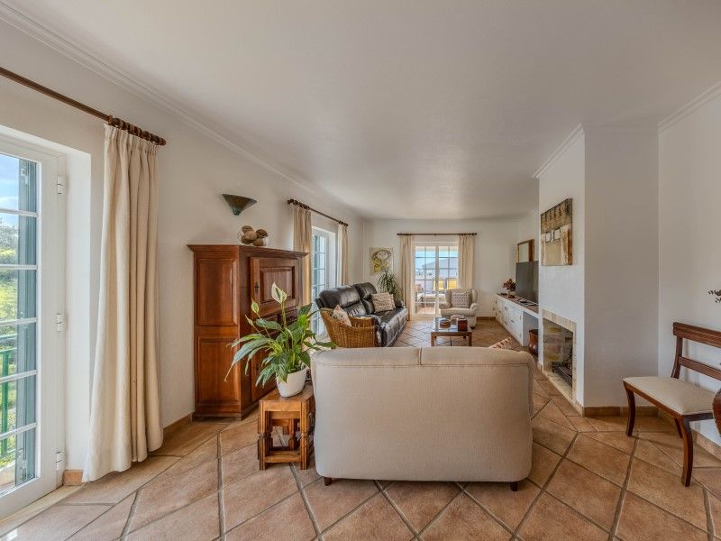 house 8 Rooms for sale on Loulé (8100)