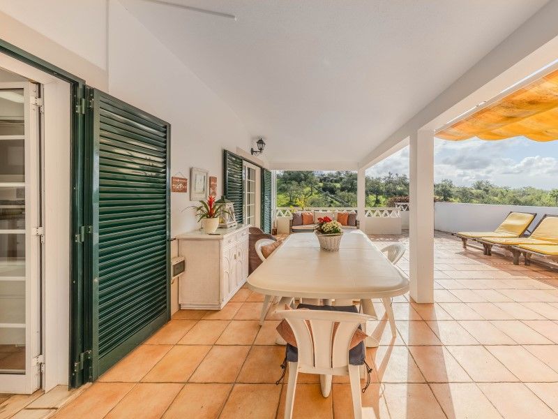 house 8 Rooms for sale on Loulé (8100)