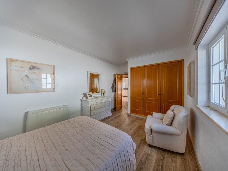 house 8 Rooms for sale on Loulé (8100)