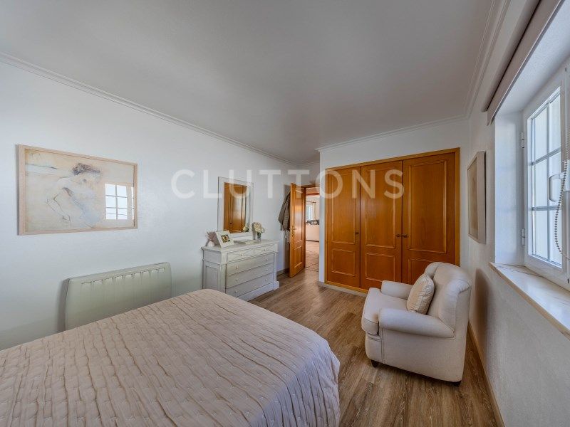 house 8 Rooms for sale on Loulé (8100)