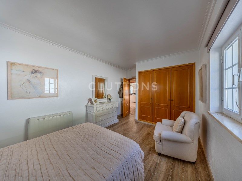 house 8 Rooms for sale on Loulé (8100)