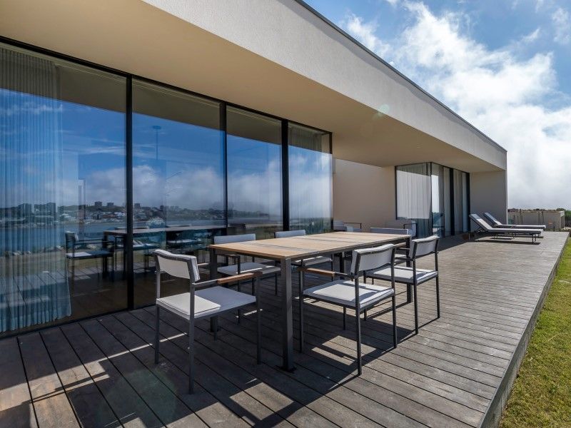 house 8 Rooms for sale on Vila Nova de Gaia (4400)