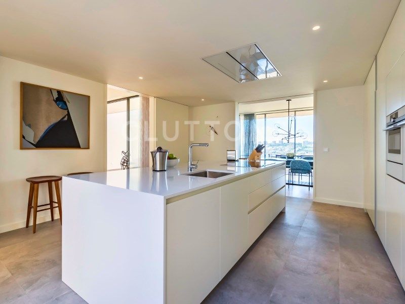 house 8 Rooms for sale on Vila Nova de Gaia (4400)