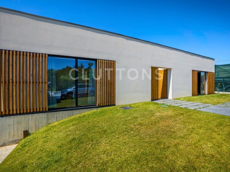 house 8 Rooms for sale on Vila Nova de Gaia (4400)