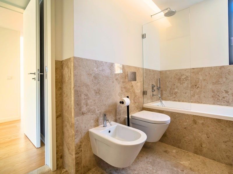 house 8 Rooms for sale on Vila Nova de Gaia (4400)