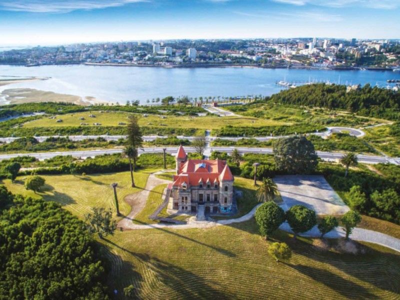 house 8 Rooms for sale on Vila Nova de Gaia (4400)