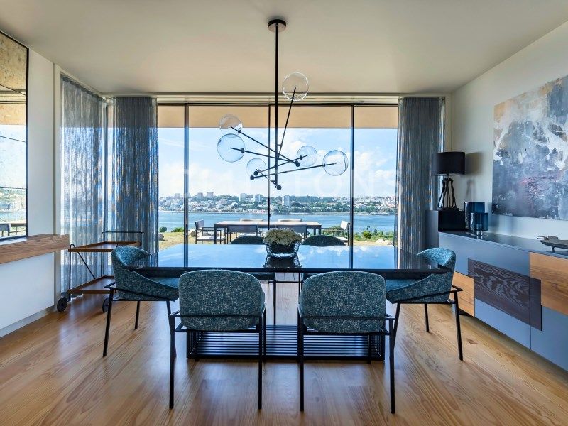 house 8 Rooms for sale on Vila Nova de Gaia (4400)