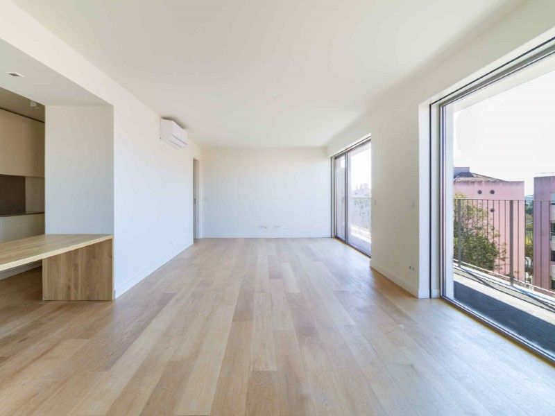 apartment 5 Rooms for sale on Lisboa (1800)