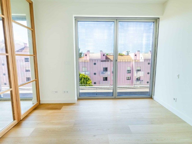 apartment 5 Rooms for sale on Lisboa (1800)