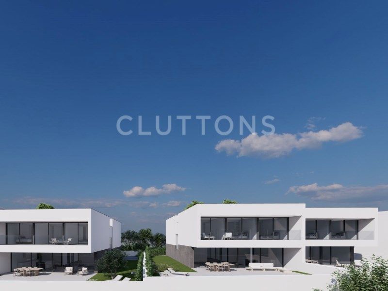 house 9 Rooms for sale on Lagos (8600)