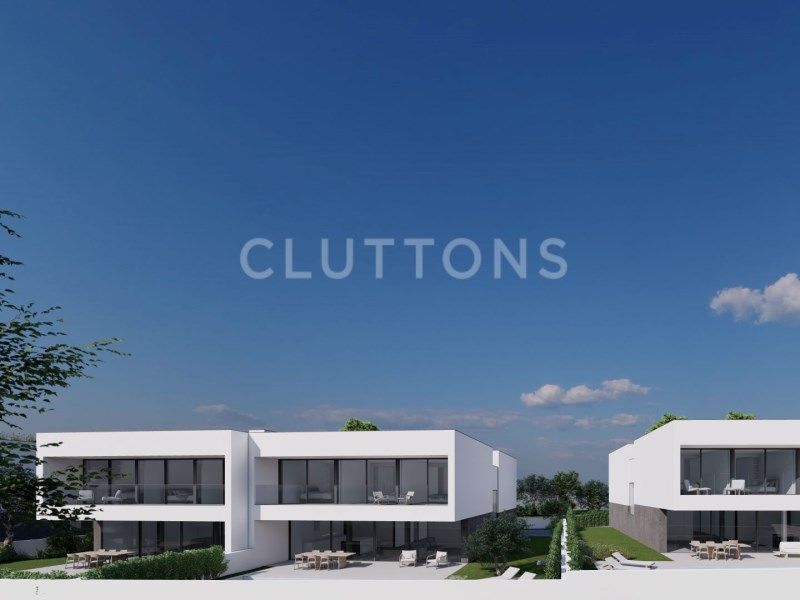 house 9 Rooms for sale on Lagos (8600)