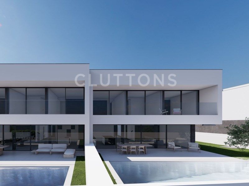 house 9 Rooms for sale on Lagos (8600)