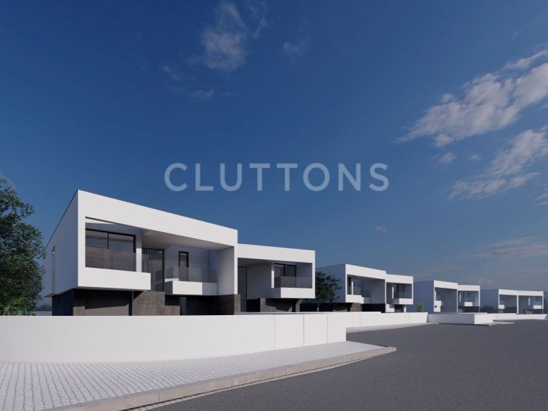 house 9 Rooms for sale on Lagos (8600)